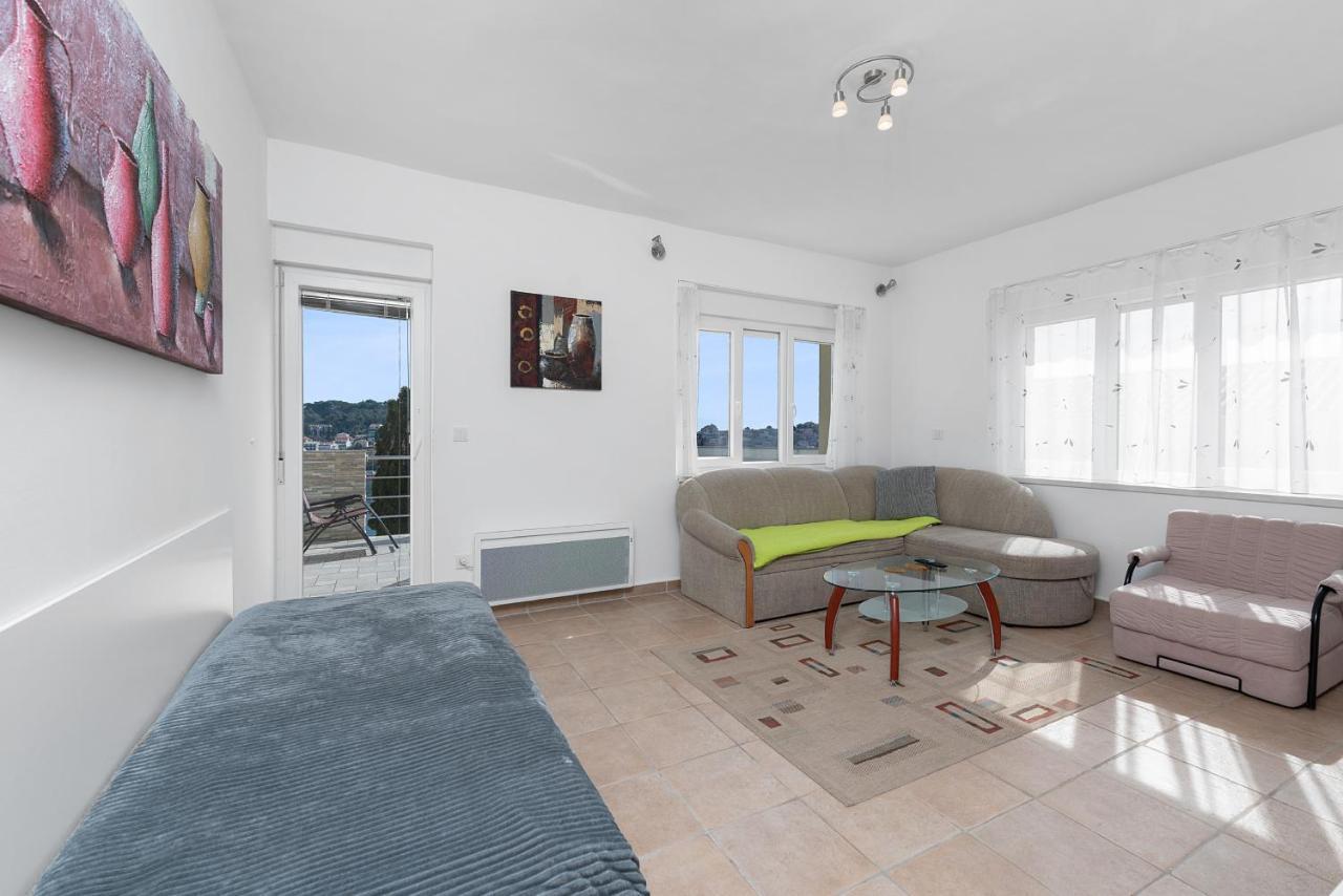 Apartments Joni Cikat Mali Lošinj Extérieur photo