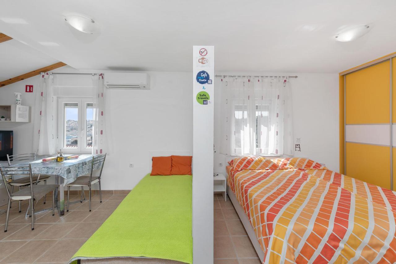 Apartments Joni Cikat Mali Lošinj Extérieur photo